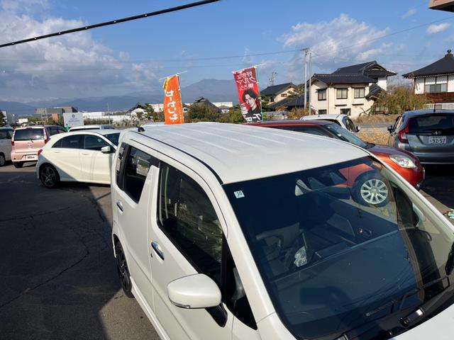 ワゴンRカスタムZ ハイブリッドZX アップグレードパッケージ スマートキー プッシュスタート クルーズコントロール 運転席シートヒーター クルーズコントロール レーンアシスト クリアランスソナー アイドリングストップ 横滑り防止 電動格納ドアミラー(5枚目)