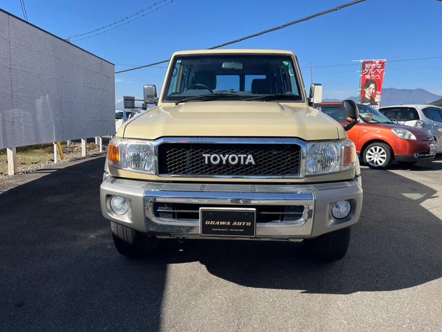 ランドクルーザー70 バン 4WD 5速マニュアル ワンオーナー キーレス 純正ナビ フルセグテレビ バックカメラ Bluetooth対応 ETC スタッドレスタイヤ付 シガーライター ライトレベライザー(2枚目)