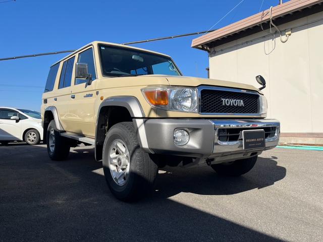 ランドクルーザー70 バン 4WD 5速マニュアル ワンオーナー キーレス 純正ナビ フルセグテレビ バックカメラ Bluetooth対応 ETC スタッドレスタイヤ付 シガーライター ライトレベライザー(4枚目)