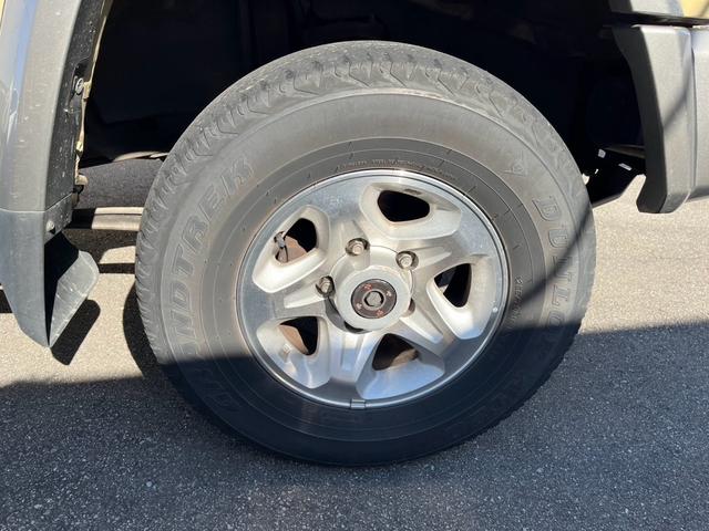 ランドクルーザー70 バン 4WD 5速マニュアル ワンオーナー キーレス 純正ナビ フルセグテレビ バックカメラ Bluetooth対応 ETC スタッドレスタイヤ付 シガーライター ライトレベライザー(7枚目)