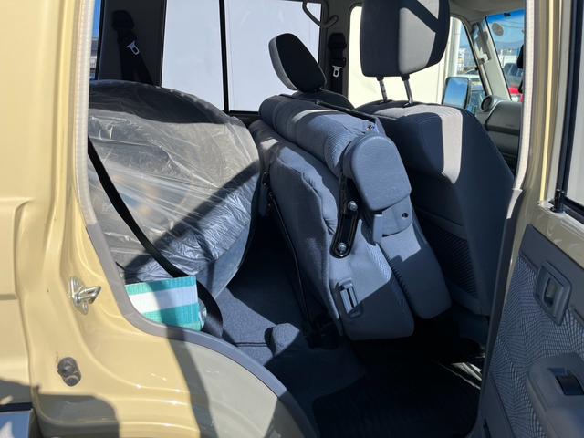 ランドクルーザー70 バン 4WD 5速マニュアル ワンオーナー キーレス 純正ナビ フルセグテレビ バックカメラ Bluetooth対応 ETC スタッドレスタイヤ付 シガーライター ライトレベライザー(10枚目)