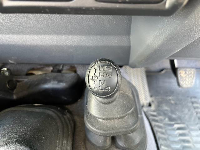 ランドクルーザー70 バン 4WD 5速マニュアル ワンオーナー キーレス 純正ナビ フルセグテレビ バックカメラ Bluetooth対応 ETC スタッドレスタイヤ付 シガーライター ライトレベライザー(15枚目)