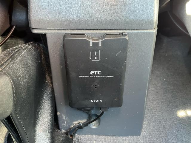 ランドクルーザー70 バン 4WD 5速マニュアル ワンオーナー キーレス 純正ナビ フルセグテレビ バックカメラ Bluetooth対応 ETC スタッドレスタイヤ付 シガーライター ライトレベライザー(18枚目)