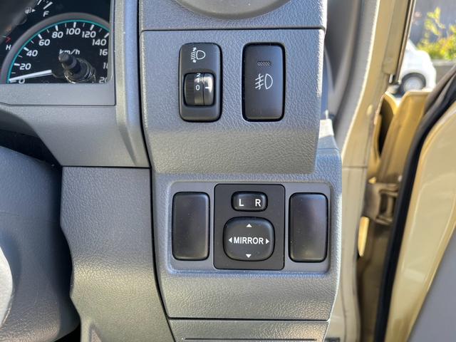 ランドクルーザー70 バン 4WD 5速マニュアル ワンオーナー キーレス 純正ナビ フルセグテレビ バックカメラ Bluetooth対応 ETC スタッドレスタイヤ付 シガーライター ライトレベライザー(19枚目)