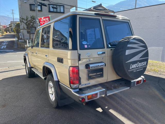 ランドクルーザー70 バン 4WD 5速マニュアル ワンオーナー キーレス 純正ナビ フルセグテレビ バックカメラ Bluetooth対応 ETC スタッドレスタイヤ付 シガーライター ライトレベライザー(24枚目)