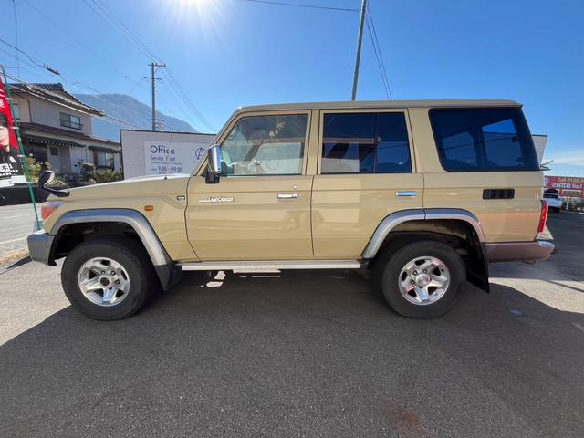 ランドクルーザー70 バン 4WD 5速マニュアル ワンオーナー キーレス 純正ナビ フルセグテレビ バックカメラ Bluetooth対応 ETC スタッドレスタイヤ付 シガーライター ライトレベライザー(25枚目)