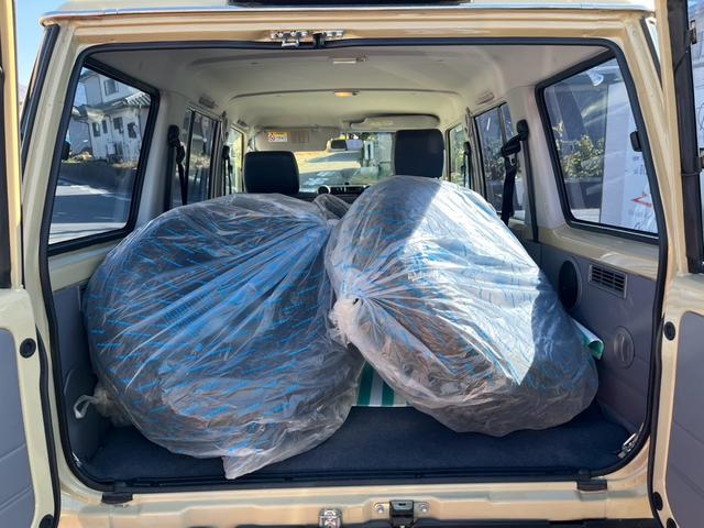 ランドクルーザー70 バン 4WD 5速マニュアル ワンオーナー キーレス 純正ナビ フルセグテレビ バックカメラ Bluetooth対応 ETC スタッドレスタイヤ付 シガーライター ライトレベライザー(26枚目)