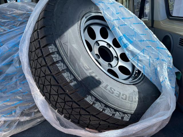 ランドクルーザー70 バン 4WD 5速マニュアル ワンオーナー キーレス 純正ナビ フルセグテレビ バックカメラ Bluetooth対応 ETC スタッドレスタイヤ付 シガーライター ライトレベライザー(27枚目)