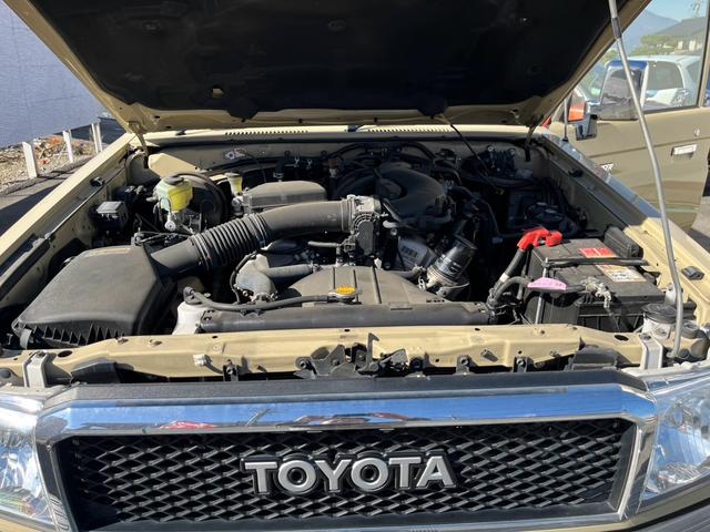 ランドクルーザー70 バン 4WD 5速マニュアル ワンオーナー キーレス 純正ナビ フルセグテレビ バックカメラ Bluetooth対応 ETC スタッドレスタイヤ付 シガーライター ライトレベライザー(29枚目)