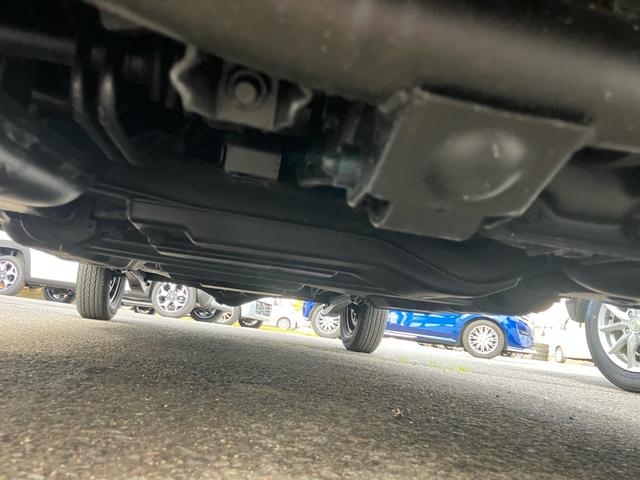 ミニキャブバン ＣＤ　ハイルーフ　４ＷＤ　オートマ　両側スライドドア　エアコン　ライトレベライザー　走行距離５．５万キロ　車検令和９年５月まで　修復歴無し　ホワイト（9枚目）