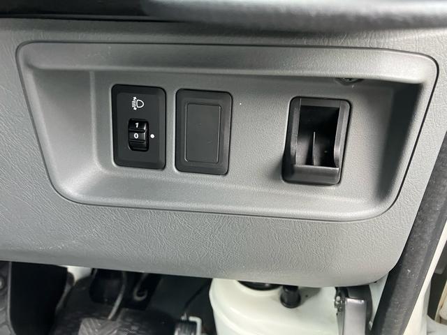 ミニキャブバン ＣＤ　ハイルーフ　４ＷＤ　オートマ　両側スライドドア　エアコン　ライトレベライザー　走行距離５．５万キロ　車検令和９年５月まで　修復歴無し　ホワイト（27枚目）