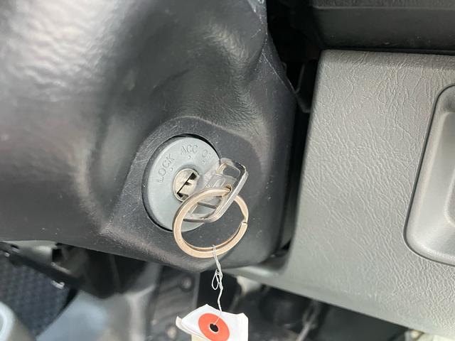 ミニキャブバン ＣＤ　ハイルーフ　４ＷＤ　オートマ　両側スライドドア　エアコン　ライトレベライザー　走行距離５．５万キロ　車検令和９年５月まで　修復歴無し　ホワイト（28枚目）