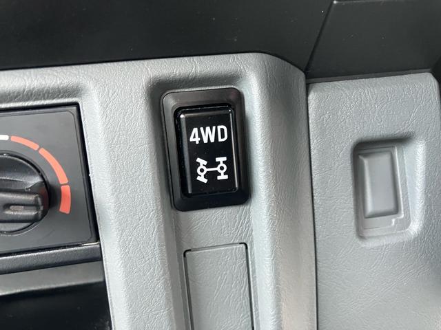 ミニキャブバン ＣＤ　ハイルーフ　４ＷＤ　オートマ　両側スライドドア　エアコン　ライトレベライザー　走行距離５．５万キロ　車検令和９年５月まで　修復歴無し　ホワイト（36枚目）