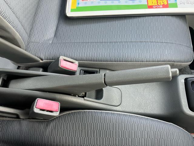 ミニキャブバン ＣＤ　ハイルーフ　４ＷＤ　オートマ　両側スライドドア　エアコン　ライトレベライザー　走行距離５．５万キロ　車検令和９年５月まで　修復歴無し　ホワイト（38枚目）