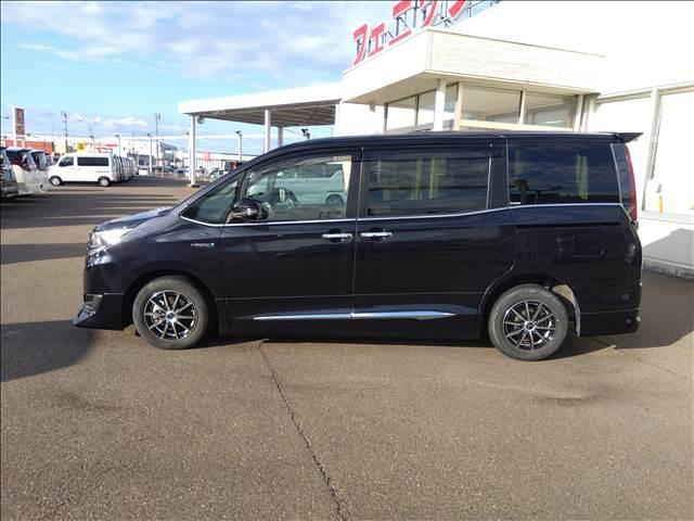 エスクァイア Giブラックテーラード☆禁煙☆走行6万キロ☆試乗出来ます☆ 禁煙☆走行6万キロ☆純正9型ナビ☆フリップダウンモニター☆両側パワスラ☆衝突軽減ブレーキ☆オートハイビーム☆LDA☆クルコン☆ブラックレザーシート☆前席シートヒーター☆LEDヘッドライト☆試乗出来ます(10枚目)