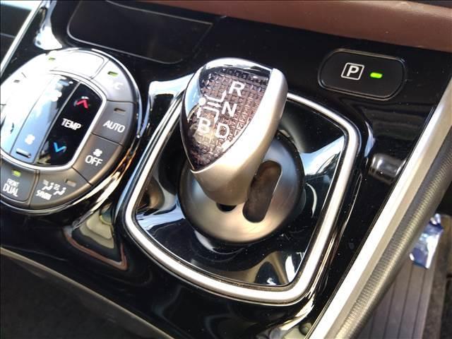 エスクァイア Giブラックテーラード☆禁煙☆走行6万キロ☆試乗出来ます☆ 禁煙☆走行6万キロ☆純正9型ナビ☆フリップダウンモニター☆両側パワスラ☆衝突軽減ブレーキ☆オートハイビーム☆LDA☆クルコン☆ブラックレザーシート☆前席シートヒーター☆LEDヘッドライト☆試乗出来ます(19枚目)