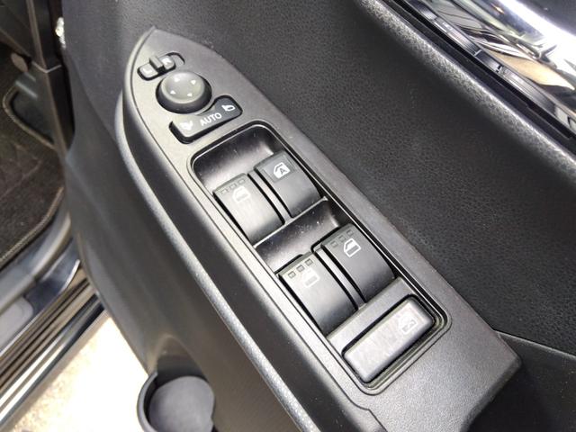 ４ＷＤ☆走行３．３万キロ☆試乗出来ます☆両側パワスラ☆衝突軽減ブレーキ☆オートハイビーム☆ハーフレザーシート☆前席シートヒーター☆ドラレコ☆ＬＥＤヘッドライト☆ＬＥＤフォグ☆コーナーセンサー☆試乗ＯＫ