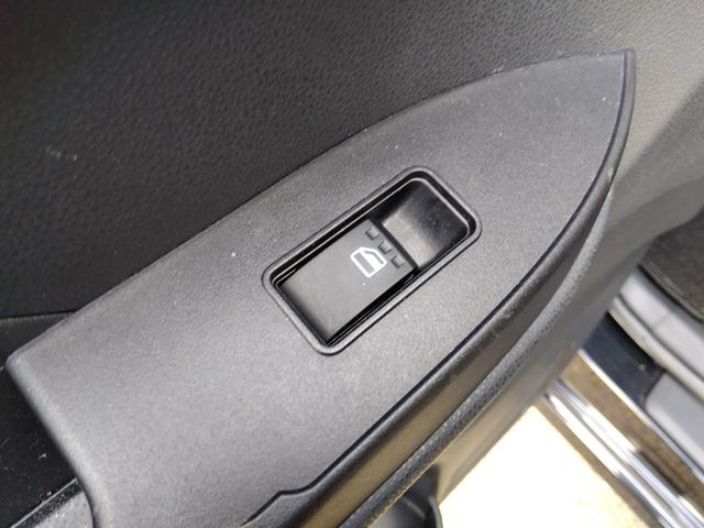 ４ＷＤ☆走行３．３万キロ☆試乗出来ます☆両側パワスラ☆衝突軽減ブレーキ☆オートハイビーム☆ハーフレザーシート☆前席シートヒーター☆ドラレコ☆ＬＥＤヘッドライト☆ＬＥＤフォグ☆コーナーセンサー☆試乗ＯＫ