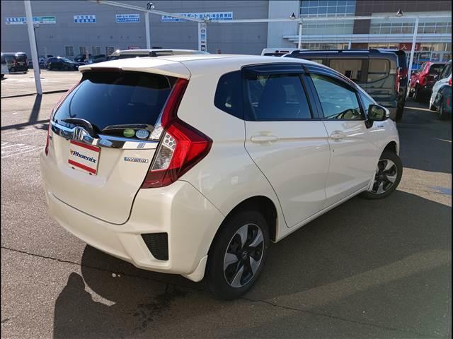 フィットハイブリッド Ｆパッケージ☆４ＷＤ☆禁煙☆走行５．８万キロ☆試乗出来ます☆　４ＷＤ☆禁煙☆走行５．８万キロ☆ナビ☆ＴＶ☆バックカメラ☆スマートキー☆プッシュスタート☆コンフォートビューパッケージ☆オートリトラミラー☆ＬＥＤヘッドライト☆試乗出来ます☆（3枚目）