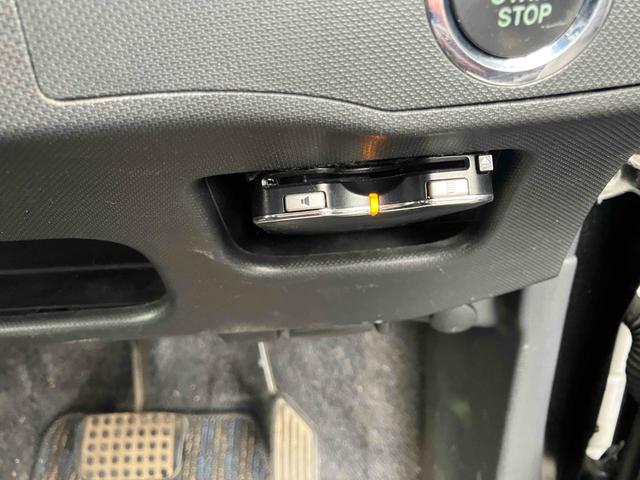 ムーヴ カスタム　ＲＳ　４ＷＤ　ＣＶＴ　オートエアコン　ＥＴＣ　ナビ　ＴＶ　ＨＩＤヘッドランプ　スマートキー　アイドリングストップ　電動格納ミラー　ターボ　ＡＢＳ　ＣＤ　ＤＶＤ再生　オートライト　ＭＯＭＯステアリング（9枚目）