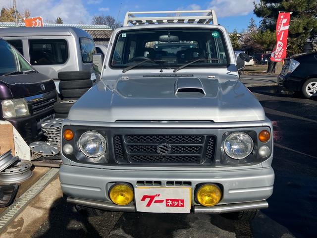 ジムニー インタークーラーターボ 4WD 5速マニュアル ABS エアコン CDオーディオ ルーフキャリア リアースポイラー 夏タイヤ新品(3枚目)