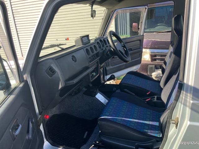 ジムニー インタークーラーターボ 4WD 5速マニュアル ABS エアコン CDオーディオ ルーフキャリア リアースポイラー 夏タイヤ新品(19枚目)