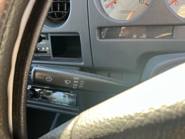 ジムニー インタークーラーターボ 4WD 5速マニュアル ABS エアコン CDオーディオ ルーフキャリア リアースポイラー 夏タイヤ新品(26枚目)