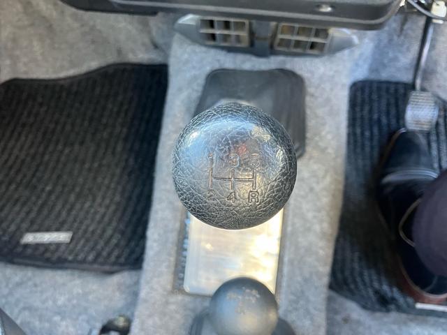 ジムニー インタークーラーターボ 4WD 5速マニュアル ABS エアコン CDオーディオ ルーフキャリア リアースポイラー 夏タイヤ新品(30枚目)