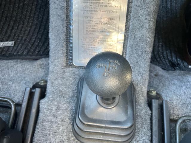 ジムニー インタークーラーターボ 4WD 5速マニュアル ABS エアコン CDオーディオ ルーフキャリア リアースポイラー 夏タイヤ新品(31枚目)