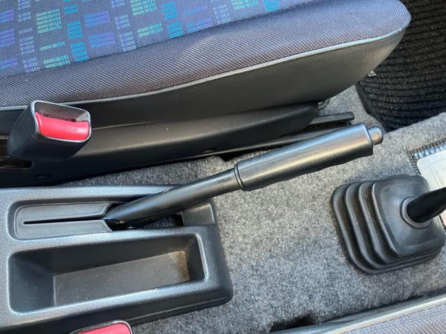 ジムニー インタークーラーターボ 4WD 5速マニュアル ABS エアコン CDオーディオ ルーフキャリア リアースポイラー 夏タイヤ新品(32枚目)