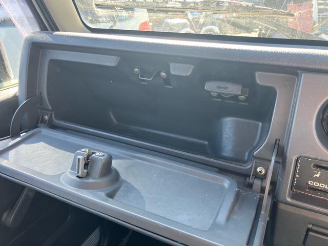 ジムニー インタークーラーターボ 4WD 5速マニュアル ABS エアコン CDオーディオ ルーフキャリア リアースポイラー 夏タイヤ新品(34枚目)