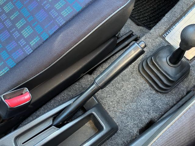 ジムニー インタークーラーターボ 4WD 5速マニュアル ABS エアコン CDオーディオ ルーフキャリア リアースポイラー 夏タイヤ新品(36枚目)