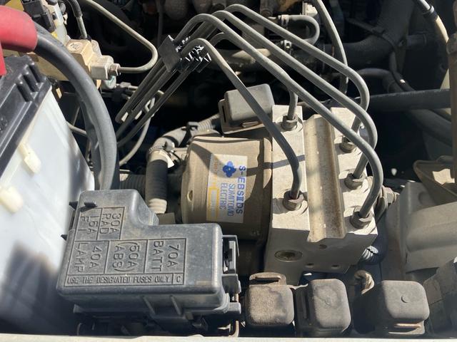 ジムニー インタークーラーターボ 4WD 5速マニュアル ABS エアコン CDオーディオ ルーフキャリア リアースポイラー 夏タイヤ新品(40枚目)