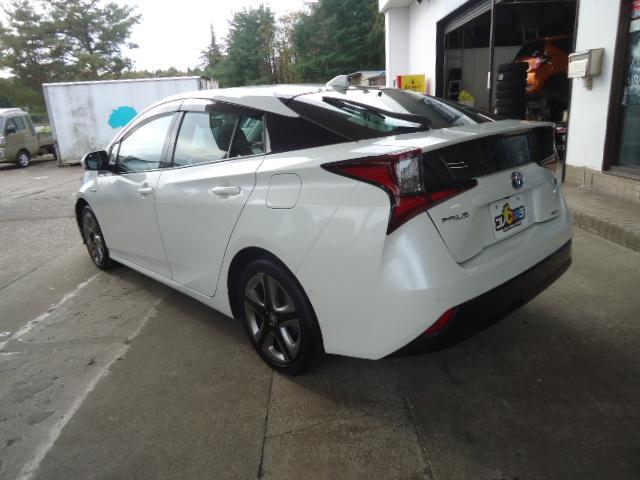 プリウス Aプレミアム ツーリングセレクション 4WD セーフティセンス 純正ナビ地デジ バックカメラ レザーシート パワーシート エアーシート シートヒター LEDヘッドライト ETC クルーズコントロール 純正17インチアルミ スマートキー(6枚目)