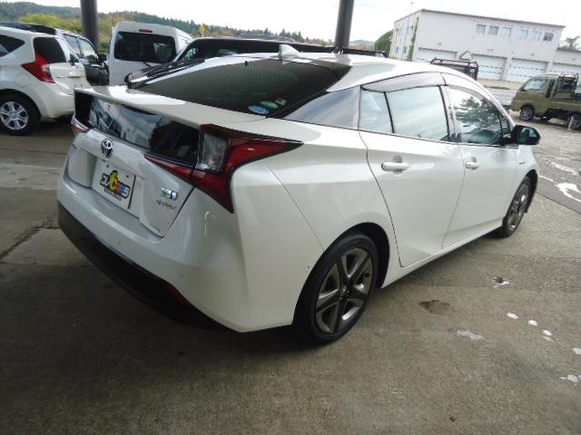 プリウス Aプレミアム ツーリングセレクション 4WD セーフティセンス 純正ナビ地デジ バックカメラ レザーシート パワーシート エアーシート シートヒター LEDヘッドライト ETC クルーズコントロール 純正17インチアルミ スマートキー(7枚目)