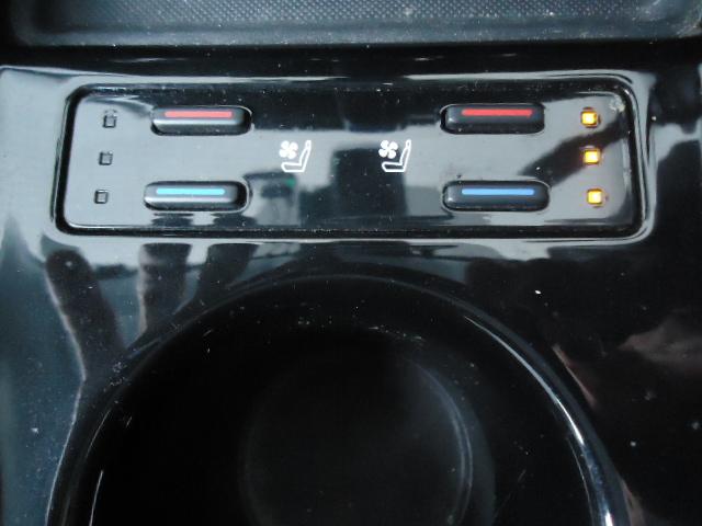 プリウス Aプレミアム ツーリングセレクション 4WD セーフティセンス 純正ナビ地デジ バックカメラ レザーシート パワーシート エアーシート シートヒター LEDヘッドライト ETC クルーズコントロール 純正17インチアルミ スマートキー(26枚目)