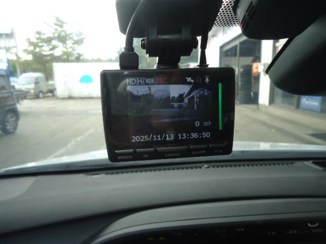 プリウス Aプレミアム ツーリングセレクション 4WD セーフティセンス 純正ナビ地デジ バックカメラ レザーシート パワーシート エアーシート シートヒター LEDヘッドライト ETC クルーズコントロール 純正17インチアルミ スマートキー(30枚目)