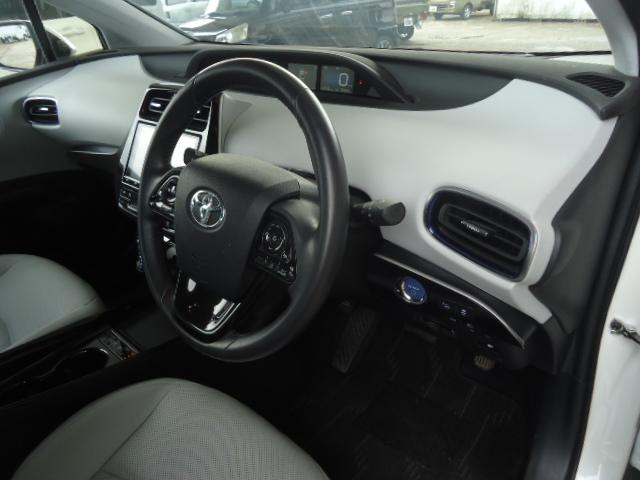 プリウス Aプレミアム ツーリングセレクション 4WD セーフティセンス 純正ナビ地デジ バックカメラ レザーシート パワーシート エアーシート シートヒター LEDヘッドライト ETC クルーズコントロール 純正17インチアルミ スマートキー(31枚目)