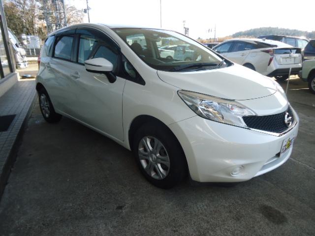 ノート X FOUR 4WD エマージェンシーブレーキ 純正ナビ地デジ バックカメラ スマートキー 車線逸脱警報 横滑り防止(3枚目)