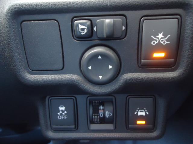 ノート X FOUR 4WD エマージェンシーブレーキ 純正ナビ地デジ バックカメラ スマートキー 車線逸脱警報 横滑り防止(18枚目)