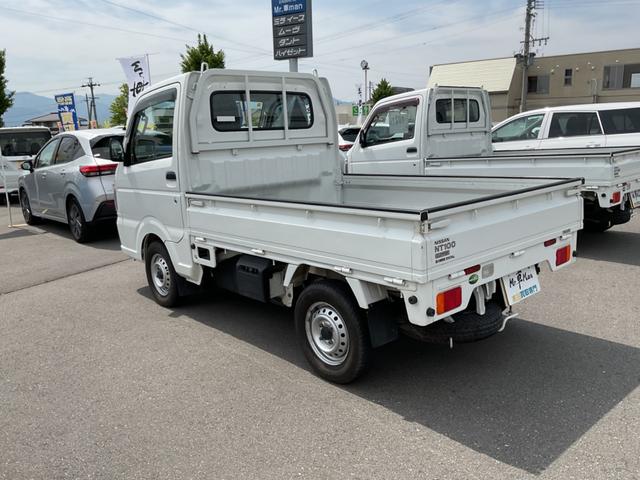 ＮＴ１００クリッパートラック ＤＸ　４ＷＤ　５速マニュアル　パワーステアリング　エアコン　ライトレベライザー　荷台ゲートプロテクター　ゴムマット　走行距離２．１万キロ　修復歴無し　ホワイト（6枚目）