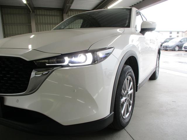 ＣＸ－５ ２０Ｓ　スマートエディション　追従クルコン　全方位カメラ　ナビ　フルセグ　Ｂｌｕｅｔｏｏｔｈ　ＥＴＣ　障害物センサー　衝突軽減ブレーキ　ステアリングリモコン　オートＬＥＤヘッドライト　オートワイパー　ＭＴモード　スマートキー（12枚目）