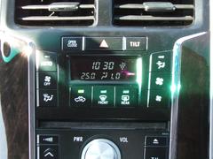 フルオートエアコン★オートモードにすることによって、車内温度を設定温度まで自動で調整してくれます！ 6