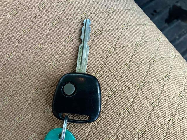 ＭＲワゴン Ｘ　キーレスエントリー　電動格納ミラー　ＡＴ　ＣＤ　ＭＤ　カセット　衝突安全ボディ　エアコン　パワーステアリング　パワーウィンドウ　運転席エアバッグ（8枚目）