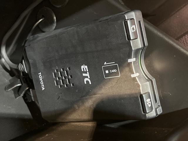 GT 純正ナビ バックカメラ フルセグ ETC Bluetooth スマートキー 禁煙車 HIDヘッド デュアルオートエアコン パドルシフト フォグライト 電動格納ドアミラー DVD 横滑り防止装置(5枚目)
