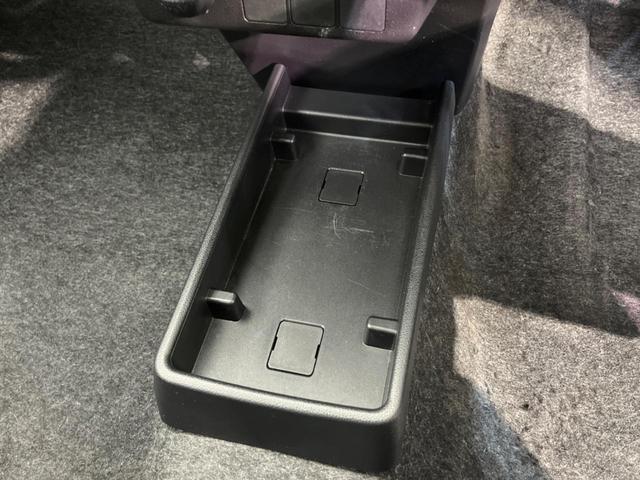 L SAIII SDナビ オートハイビーム レーンアシスト コーナーセンサー ドアバイザー 禁煙車 盗難防止システム アイドリングストップ キーレス プライバシーガラス CD USB AUX(37枚目)