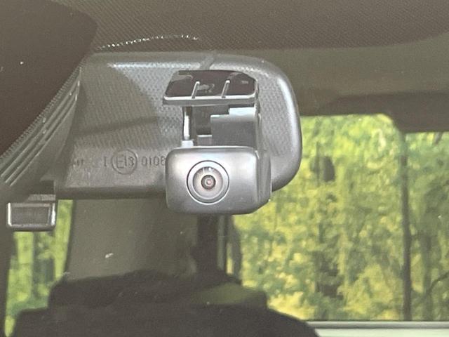 セレナ ｅ－パワー　ハイウェイスターＶ　フリップダウンモニター　両側電動ドア　純正１０型ナビ　全周囲カメラ　プロパイロット　禁煙車　ドラレコ　コーナーセンサー　アダプディプハイビーム　ＬＥＤヘッド　ビルトインＥＴＣ　パークアシスト（8枚目）
