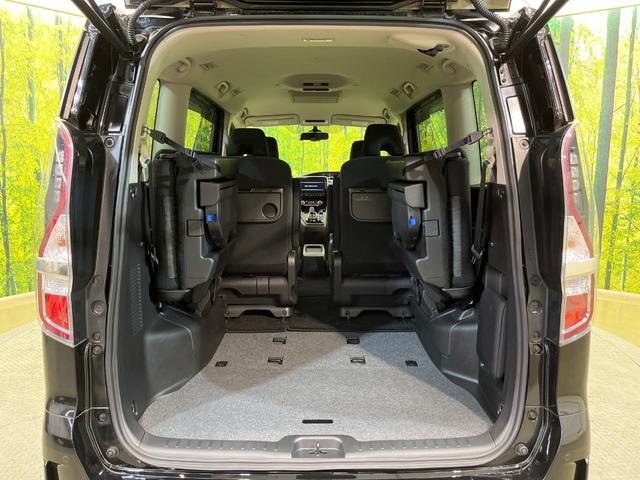 セレナ ｅ－パワー　ハイウェイスターＶ　フリップダウンモニター　両側電動ドア　純正１０型ナビ　全周囲カメラ　プロパイロット　禁煙車　ドラレコ　コーナーセンサー　アダプディプハイビーム　ＬＥＤヘッド　ビルトインＥＴＣ　パークアシスト（12枚目）
