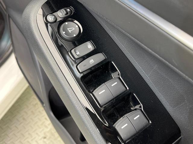 ヴェゼル ｅ：ＨＥＶ　Ｚ　４ＷＤ　寒冷地仕様　ＳＤナビ　バックカメラ　衝突被害軽減システム　渋滞追従クルーズ　禁煙車　電動リアゲート　シートヒーター　コーナーセンサー　シーケンシャルウィンカー　　ＥＴＣ　オートハイビーム（46枚目）