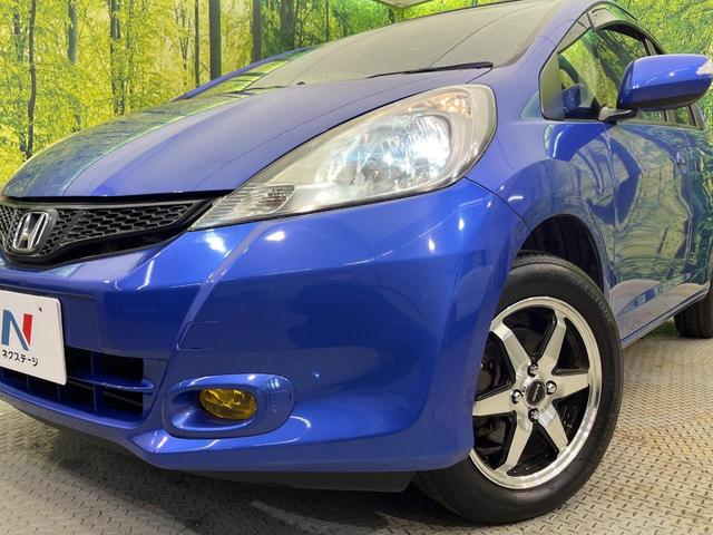 フィット Gスマートセレクション 4WD 楽ナビ バックカメラ 寒冷地仕様 禁煙車 スマートキー HIDヘッド ビルトインETC オートライト CD/DVD再生 シートリフター 電動格納ミラー 15インチAW プライバシーガラス(12枚目)